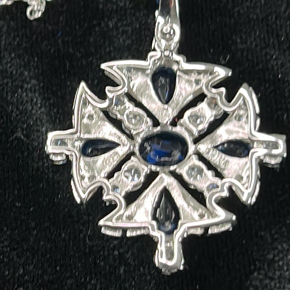 #30 Vintage Silver Pendant,Round Cut Clear Crystals, W Deep Blue Crystal Accents - Picture 7 of 7